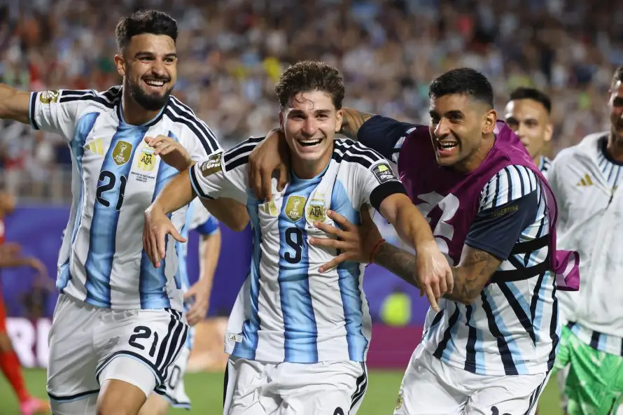 Argentina ya palpita la semifinal ante Inglaterra con canciones contra su histórico rival