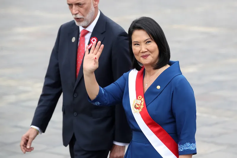 Keiko Fujimori anuncia aumento del salario mínimo al asumir la Presidencia de Perú
