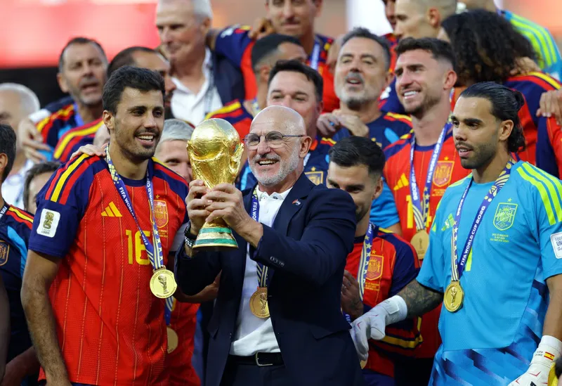 Luis de la Fuente, el "padre" de una familia que es campeona del mundo