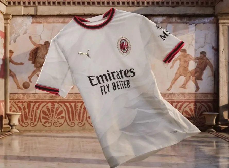 El Milan presenta su nueva camiseta con el lema "Después de Estambul, siempre está Atenas"