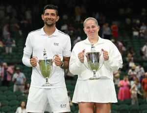 Marcelo Arévalo, primer tenista salvadoreño en ganar en Wimbledon, junto a Ostapenko en dobles mixto