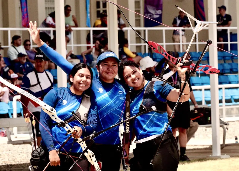 El Salvador conquista su primera medalla en Santo Domingo 2026 con el bronce del equipo femenino de arco recurvo