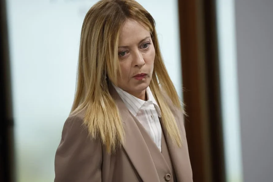 Meloni "no se arrepiente" de su relación con Trump pese a sus ataques
