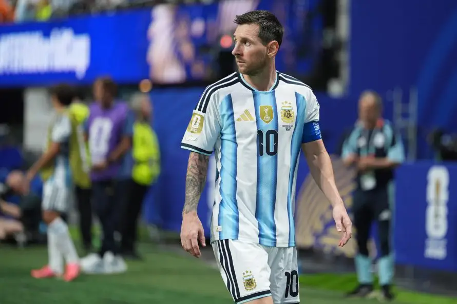 Luis Suárez destaca humildad y constancia de Lionel Messi