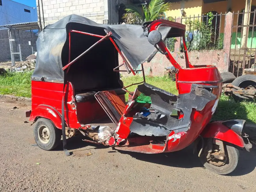 Un conductor de mototaxi muere tras impactar contra otro vehículo en El Congo
