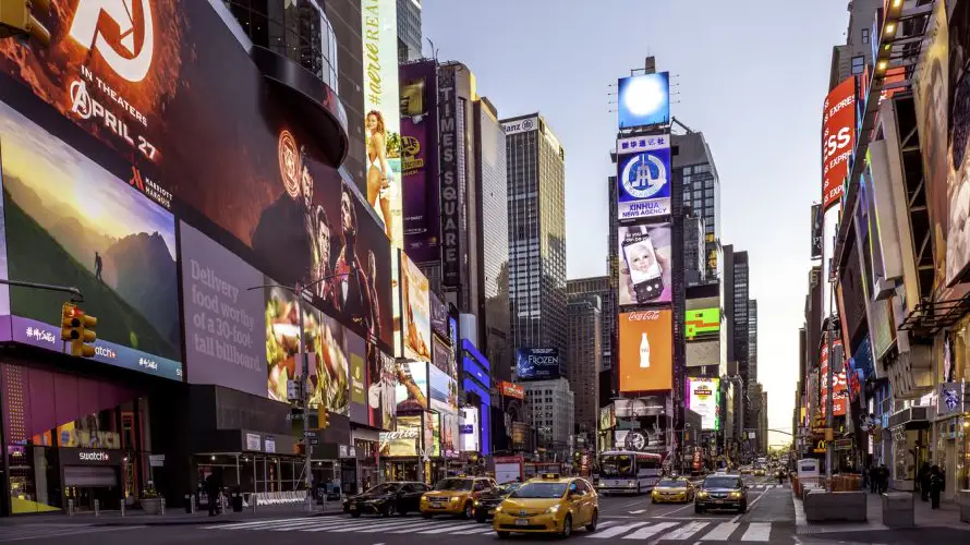 50,000 dólares por ver todos los partidos "encerrados" en un cubo en Times Square