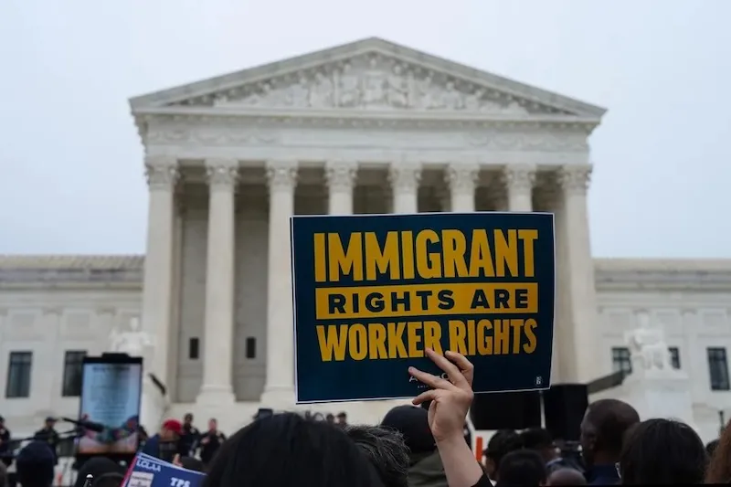 Jueza federal restringe arrestos migratorios sin orden judicial en el sur de California