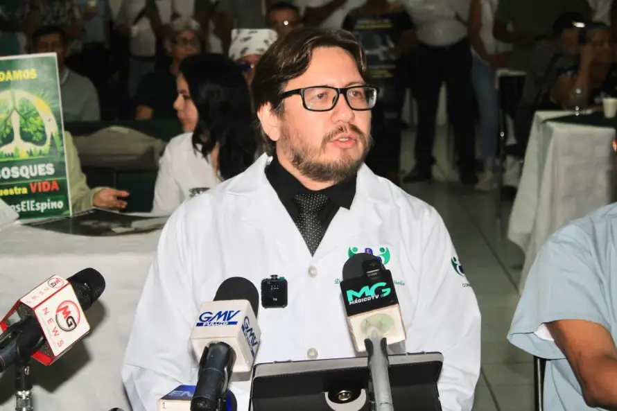 Rafael Aguirre, precandidato presidencial del FMLN, dice que busca construir propuestas para el futuro y no regresar al pasado