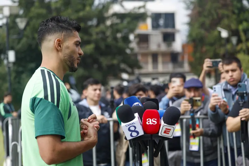 Raúl Jiménez descarta favoritismo inglés ante México en el Mundial