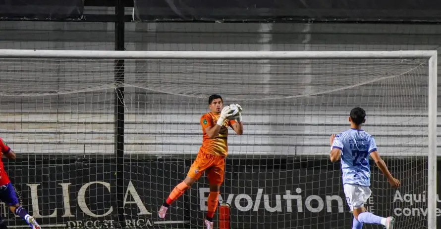 El portero salvadoreño Mario González finaliza su vínculo con San Carlos de Costa Rica