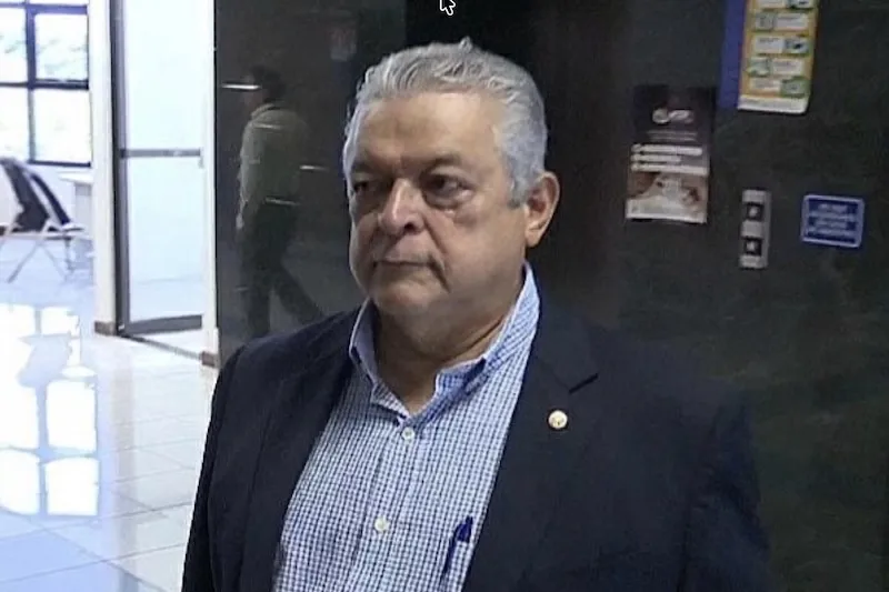 Condenan a exdirector de Infocentros a devolver al Estado $3.1 millones 