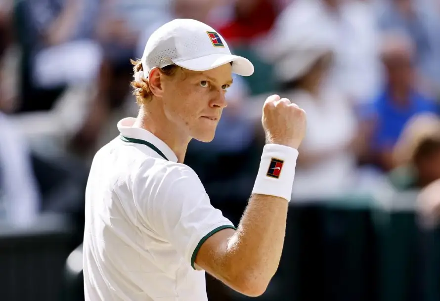 Jannik Sinner elimina a Novak Djokovic y disputará otra final en Wimbledon