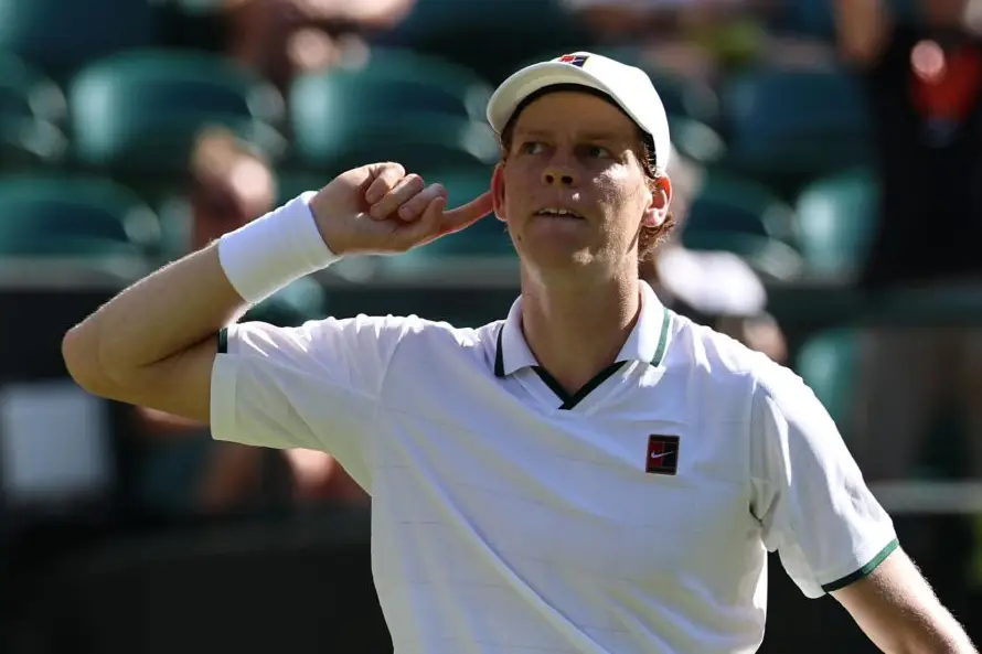 El italiano Jannik Sinner avanza a octavos y mantiene firme defensa de Wimbledon