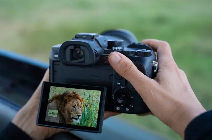 Sony apuesta por la IA con su nueva cámara RX10 V