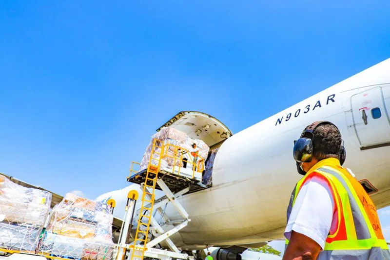Las exportaciones aéreas de El Salvador caen 9.5 % en el primer semestre