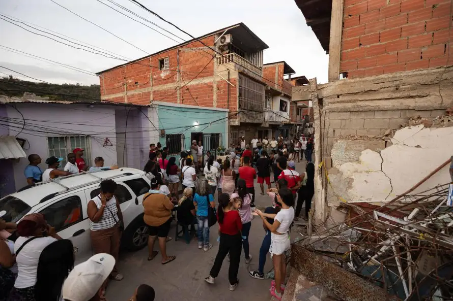 Venezuela ha inspeccionado más de 30,000 edificios después del doble terremoto