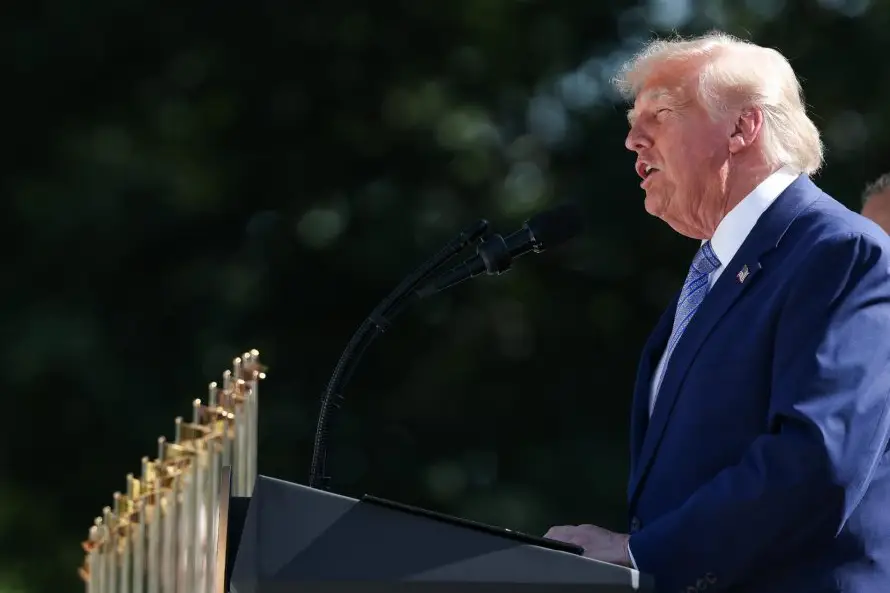 Trump anuncia subidas de aranceles para la UE por multar de nuevo a empresas de EEUU: "Lo pagarán caro"