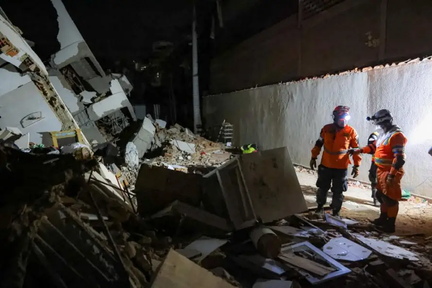 Misión humanitaria salvadoreña seguirá en busca de vida en Venezuela tras nueve días del terremoto