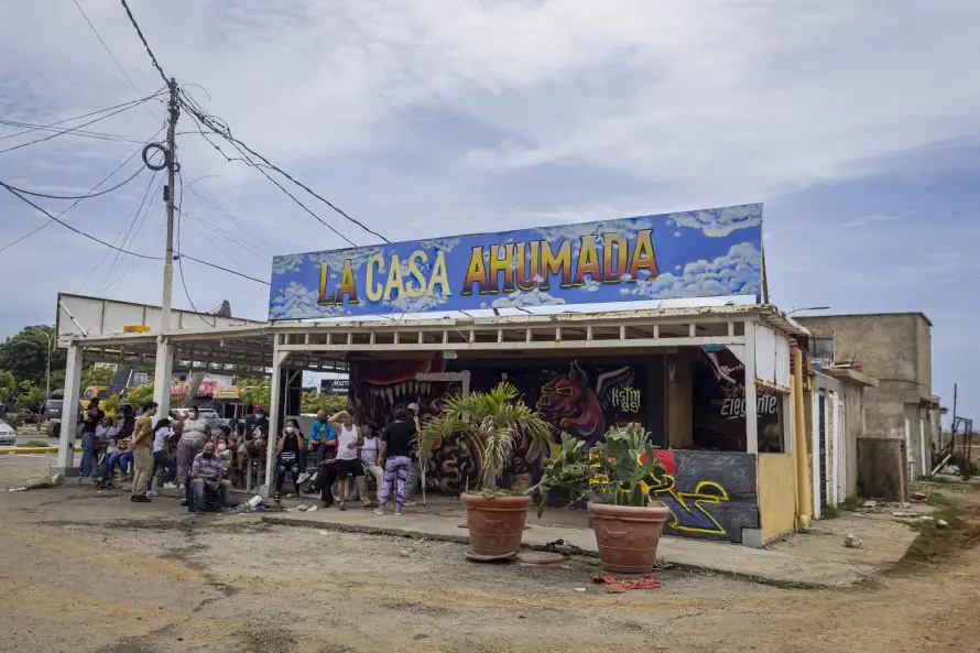 Heridos de la búsqueda entre escombros, víctimas colaterales de los sismos en Venezuela