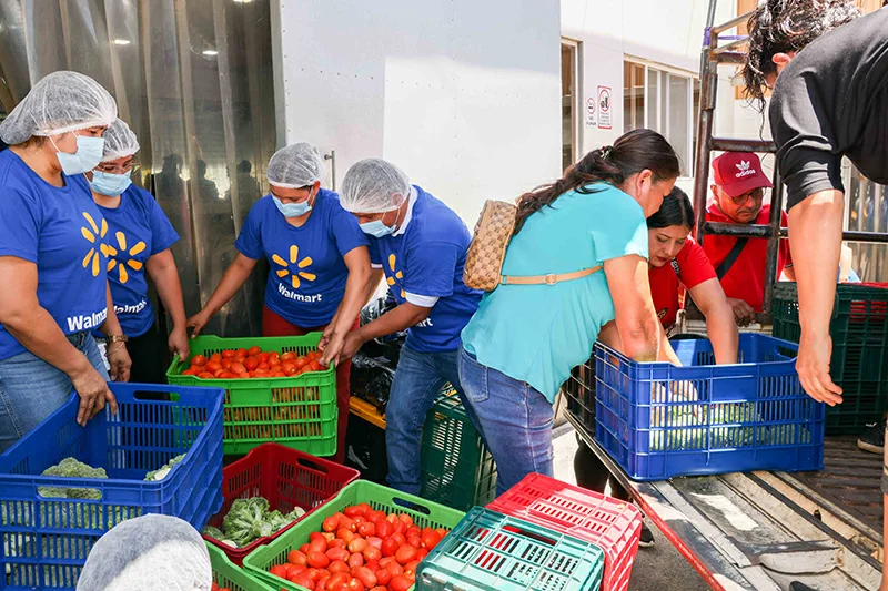 Walmart dona $41,000 para construir un cuarto frío del Banco de Alimentos