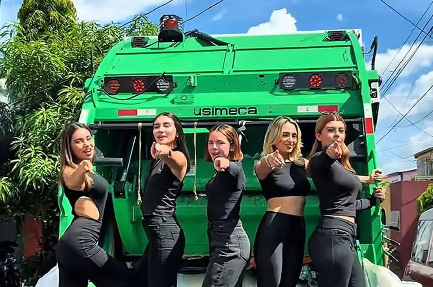 Candidatas a reinas de Mejicanos se viralizan desde el camión de la basura