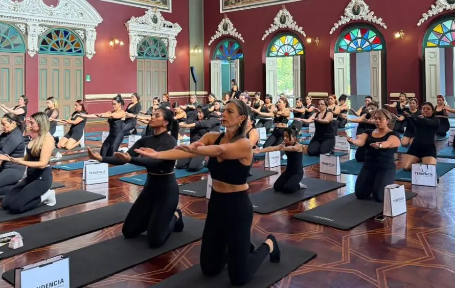 El pilates invadió el Palacio Nacional de Santa Ana para una experiencia histórica