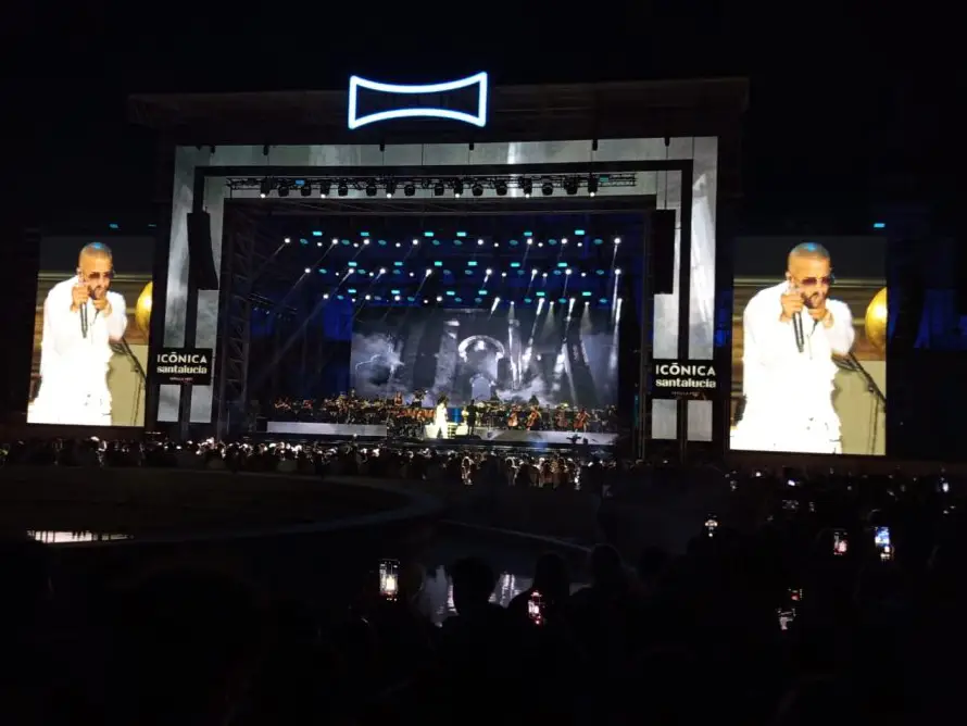 "Yandel Sinfónico" el éxito musical que puso a bailar a Sevilla en la Icónica SantaLucía