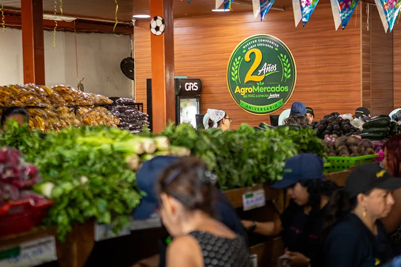 MAG afirma que los agromercados permiten ahorrar hasta 30 % en la compra de la canasta básica