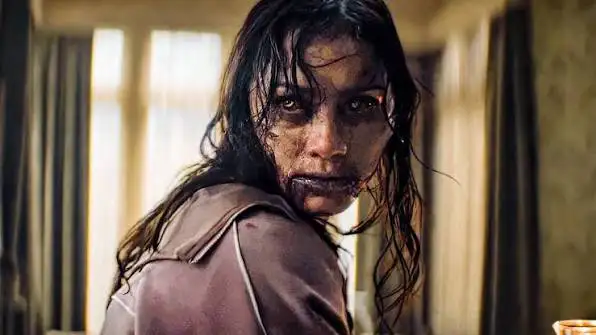 El filme de terror "Evil Dead Burn" transforma las relaciones tóxicas en demonios