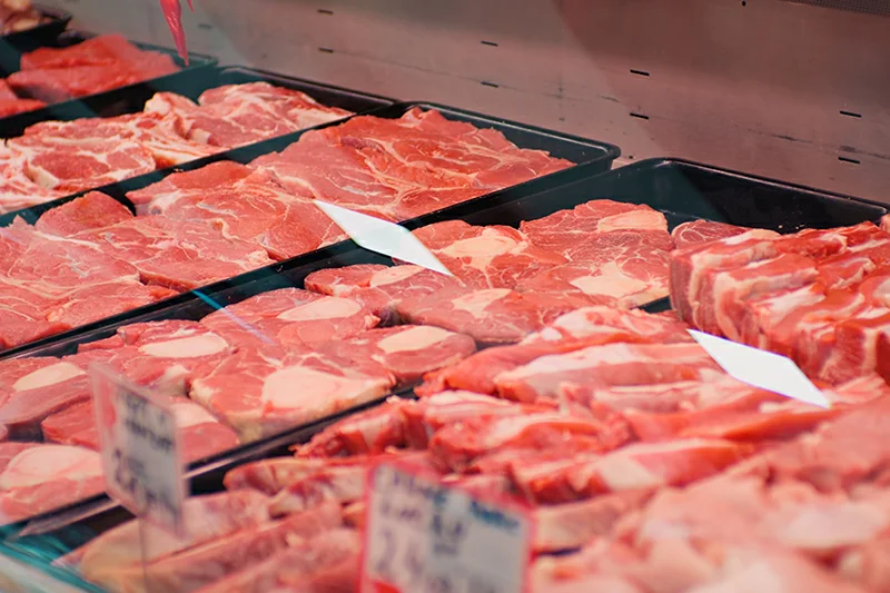 El precio de la carne es hasta 1.3 veces más alto en los supermercados