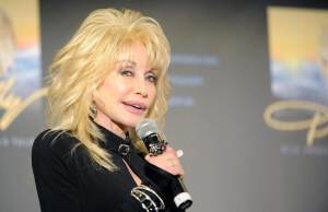 Dolly Parton murió tras una "breve batalla contra el cáncer", confirmó su equipo