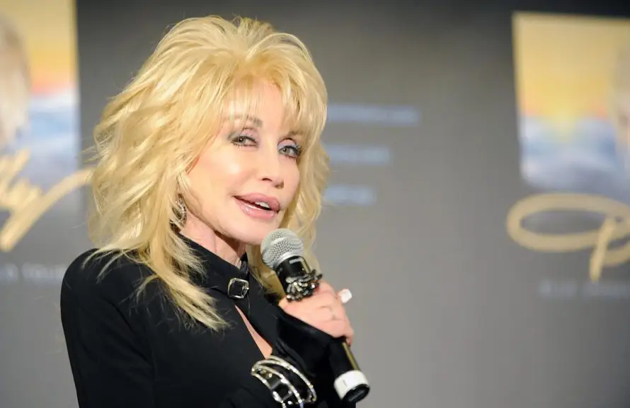 Dolly Parton murió tras una "breve batalla contra el cáncer", confirmó su equipo