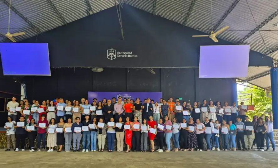 80 jóvenes se forman en la metodología "Youth Ready" a través del proyecto RISE- Davivienda