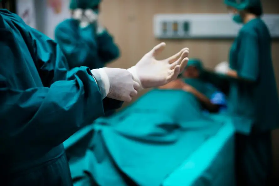 La cirugía robótica muestra claras ventajas clínicas frente a la laparoscopia en el cáncer gástrico, según un estudio