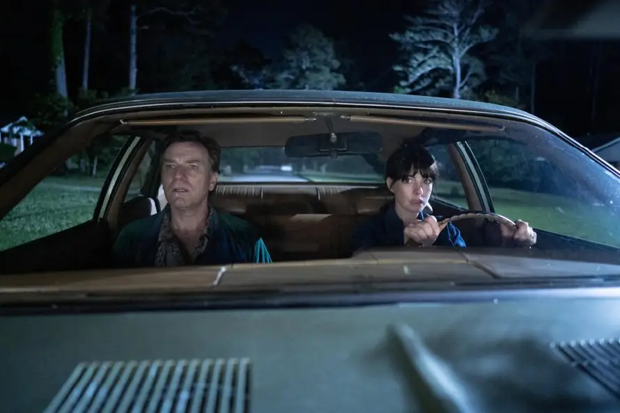 Dinosaurios renovados y crisis familiar se mezclan en el filme "The End of Oak Street"