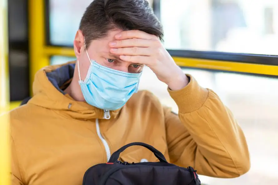 Un estudio vincula la contaminación atmosférica con alteraciones cerebrales en zonas clave para el Alzheimer