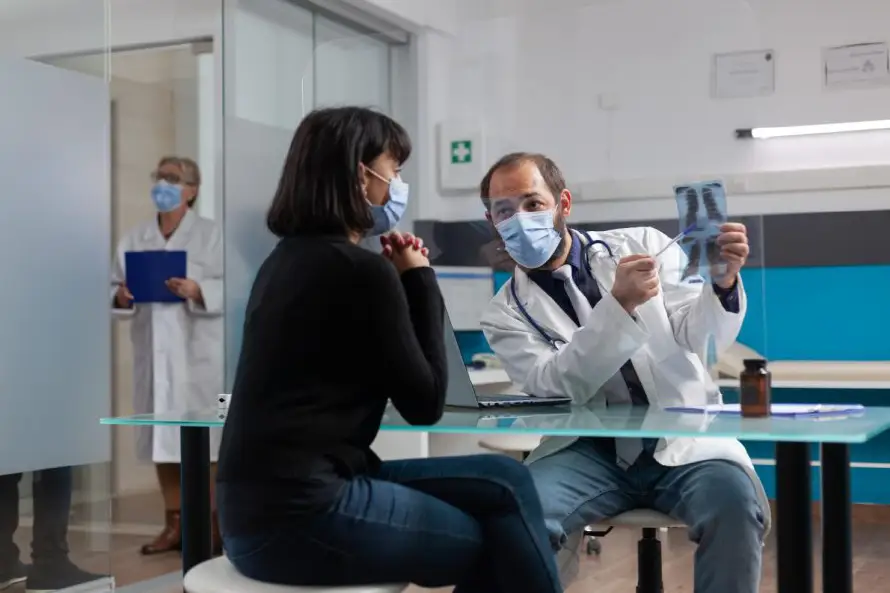 Describen los circuitos genéticos que controlan el funcionamiento de la salud y la enfermedad