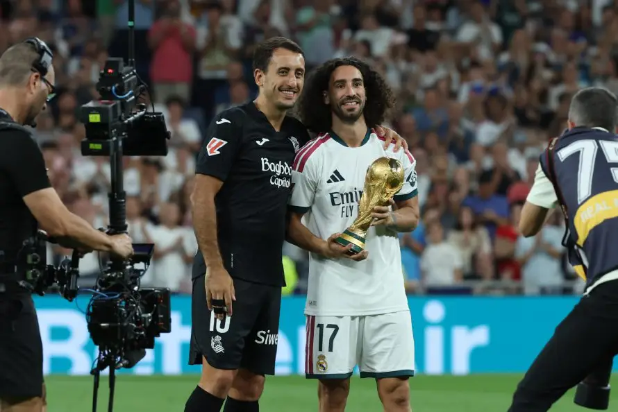 Cucurella y Oyarzabal: dos camisetas, una estrella y el homenaje del Bernabéu