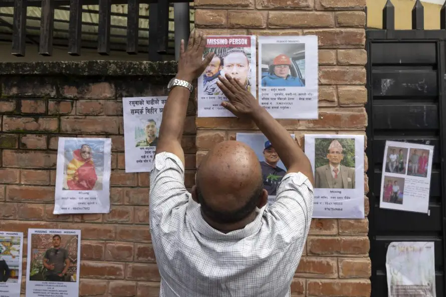 Una pierna, un diente de oro y cientos de cuerpos a la espera de ser reconocidos en Nepal