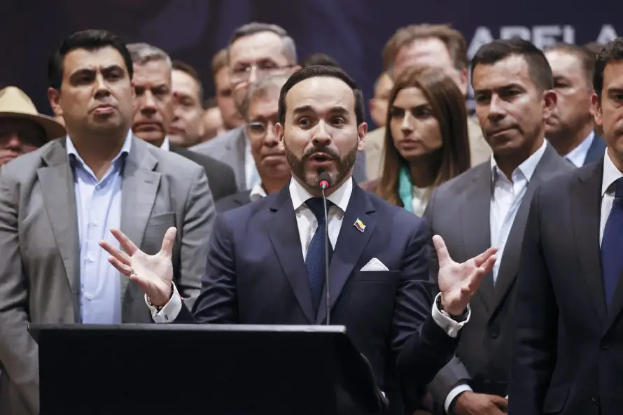 De la Espriella asume sin mayorías legislativas y con reto de recuperar seguridad y salud