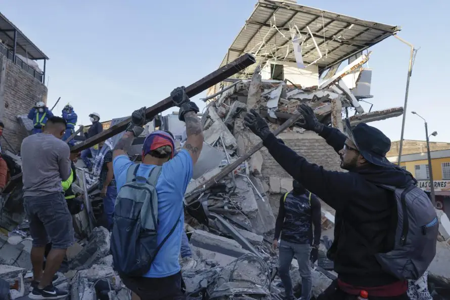 Al menos 240 muertos en cuatro regiones de Colombia por el terremoto