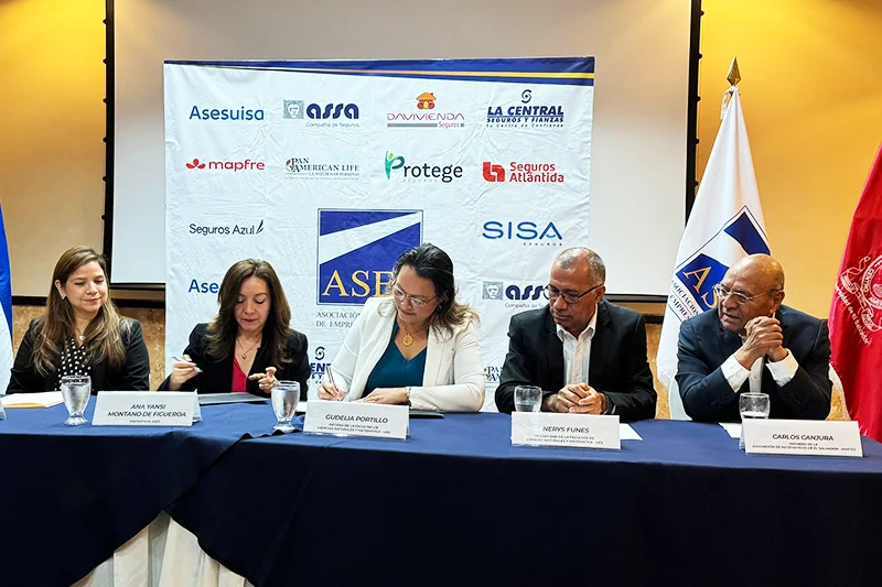 ASES y UES promoverán pasantías e investigación en el mercado de seguros