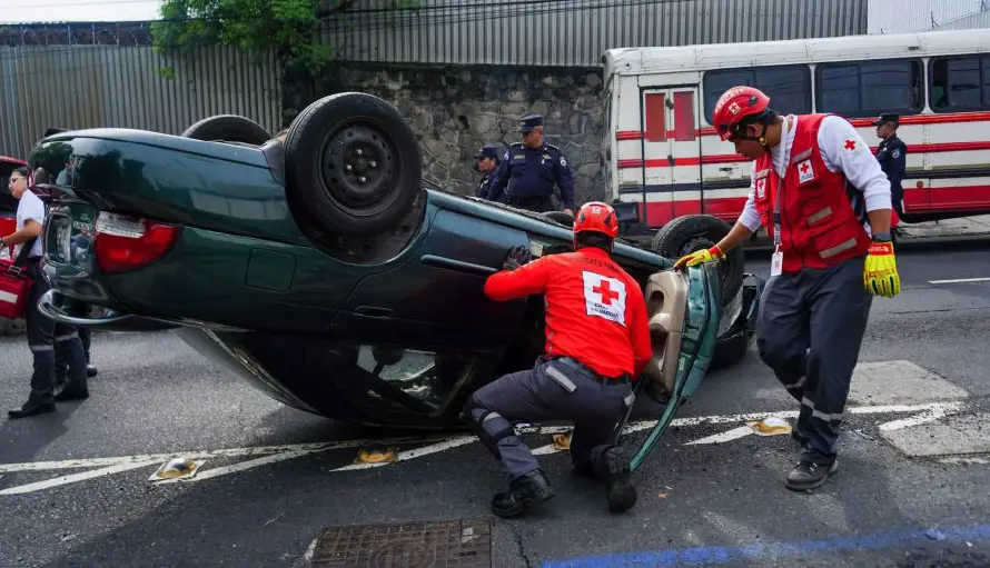 Vuelco de un vehículo deja un lesionado en San Jacinto