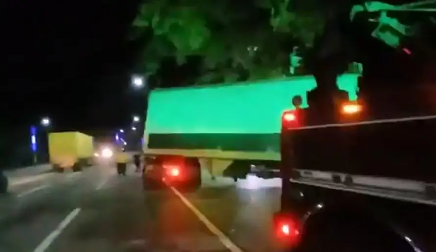 Dos rastras se accidentan en la mañana de este miércoles en Chinameca y Comalapa