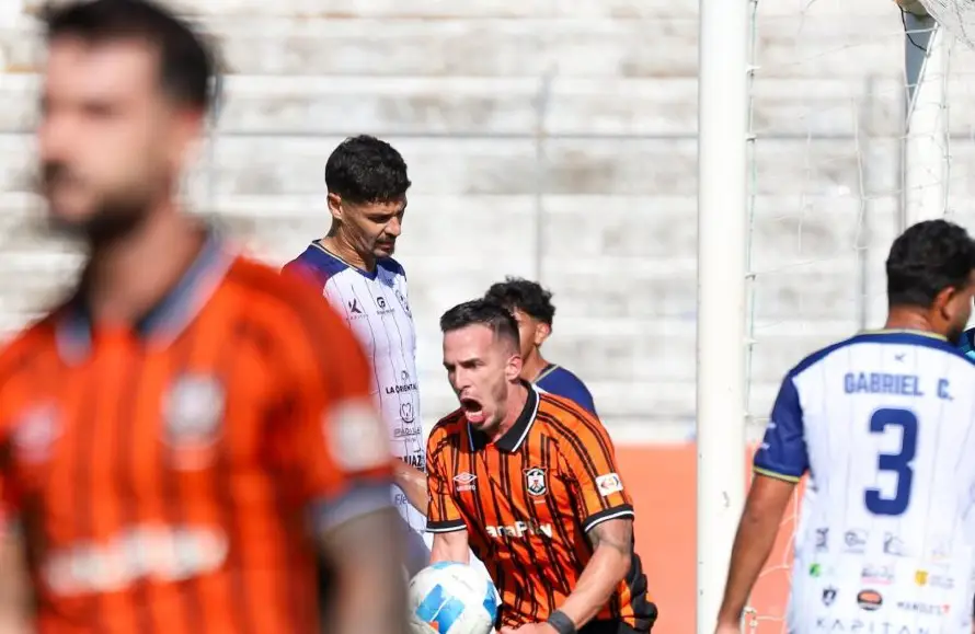 Águila se impone al Fuerte San Francisco con Federico Andrada y Bryan Lovo como figuras
