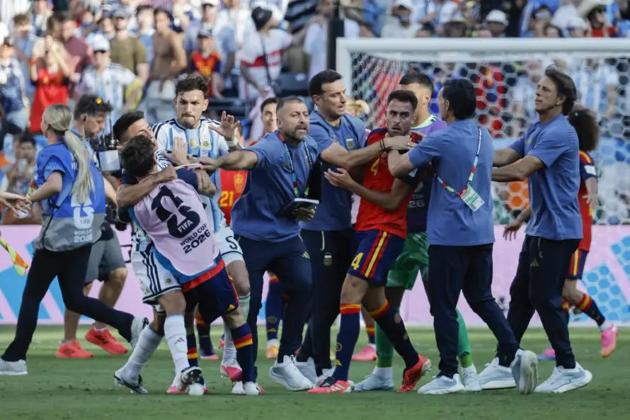 AFA anuncia que FIFA modificó sanción a jugadores por incidentes en la final ante España