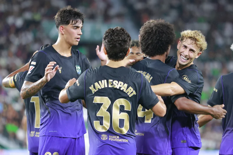 Barcelona inicia defensa del título goleando 5-0 al Elche