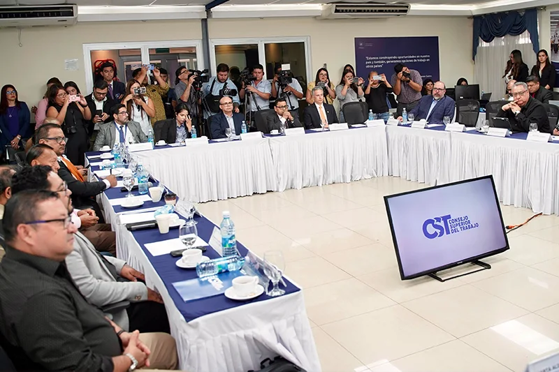 CST aprueba comisión técnica para analizar cambios en las jornadas laborales