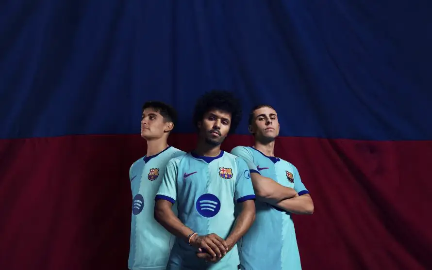 El Barcelona revive los años 90 con su tercera equipación en tonos verdes