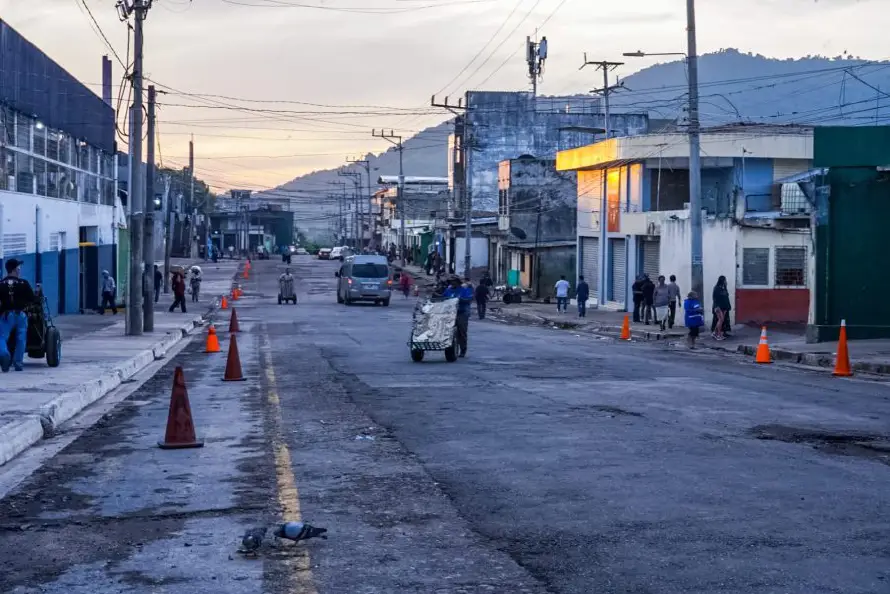 Alcaldía de San Salvador Centro libera calles que colindan con 10 edificios del Mercado Central